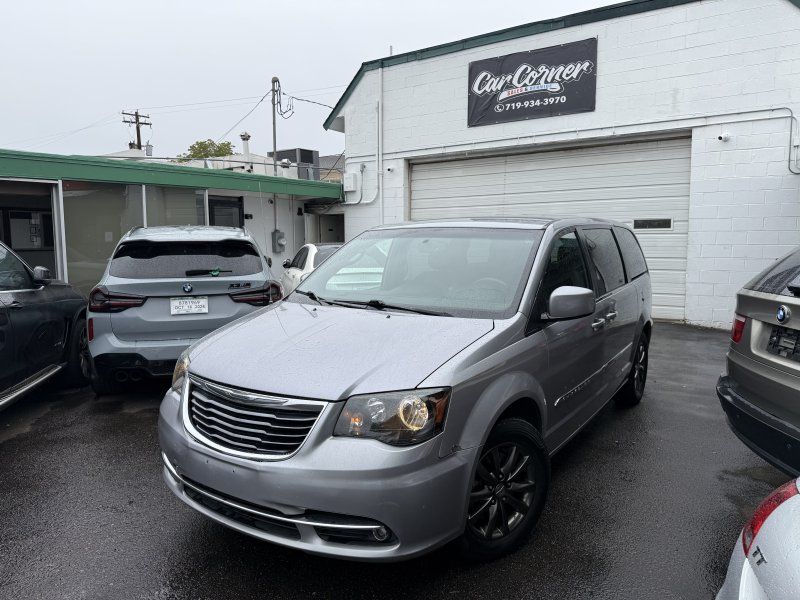 2015 Chrysler Town & Country S