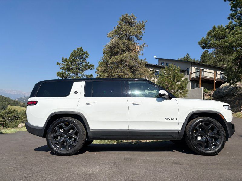 2025 Rivian R1S Adventure - Photo 14