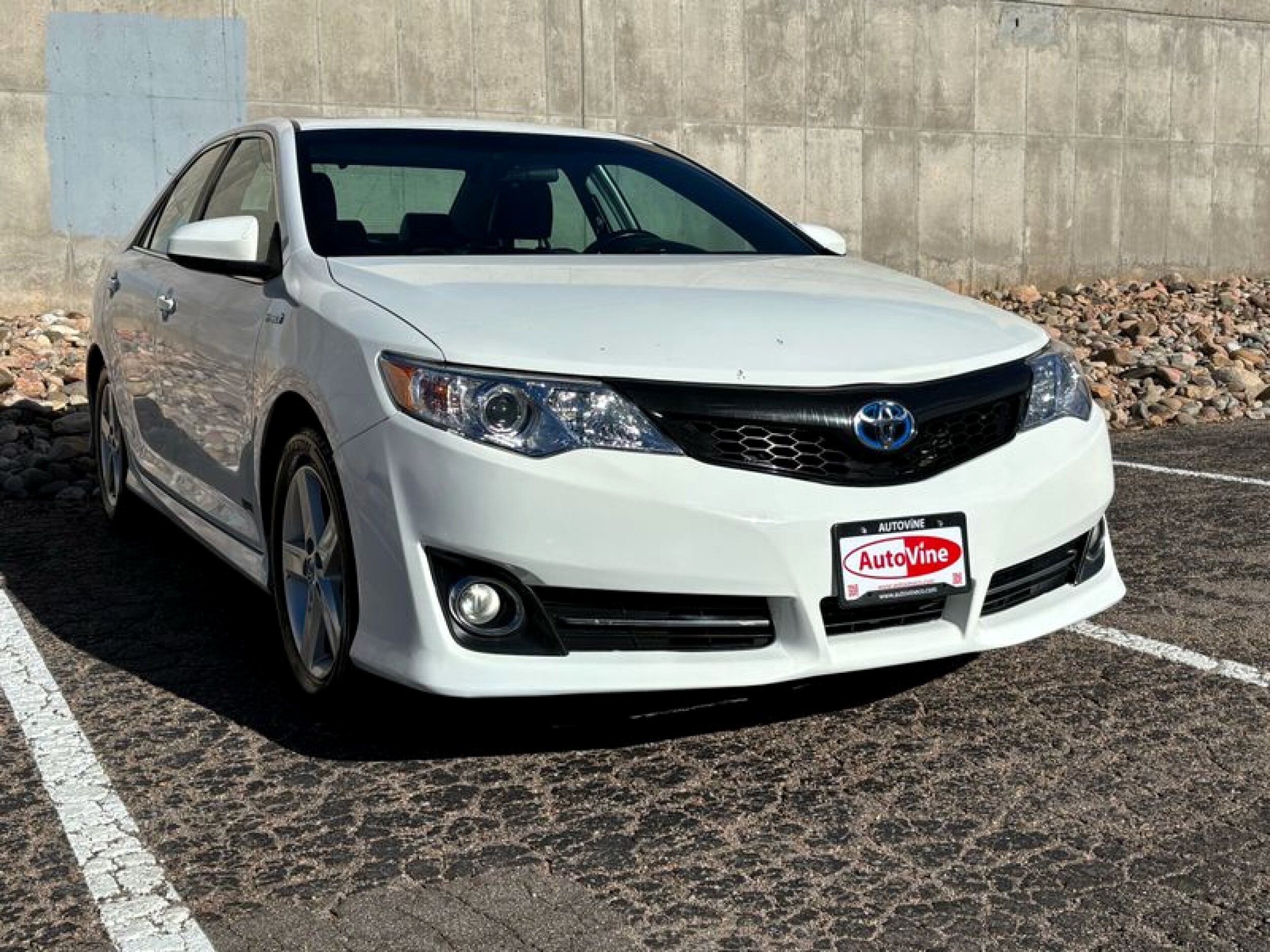 2014 Toyota Camry SE Hybrid - Photo 2