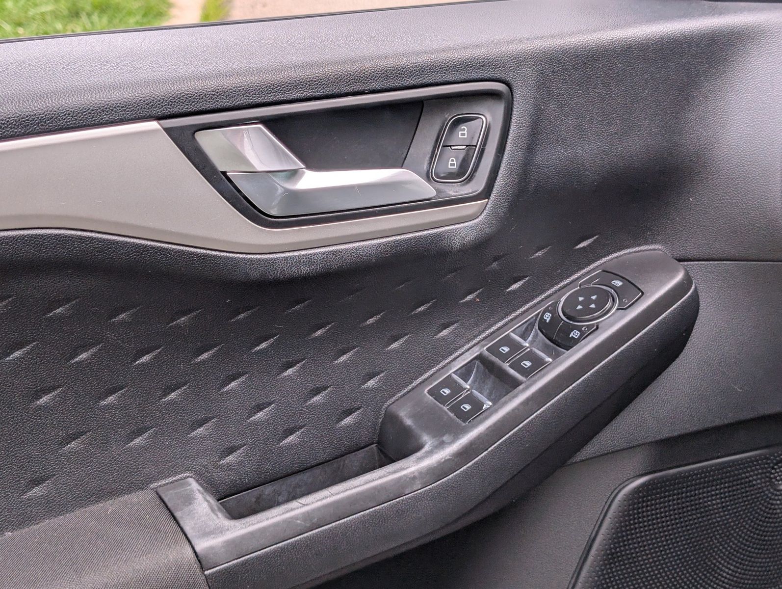 2020 Ford Escape 24
