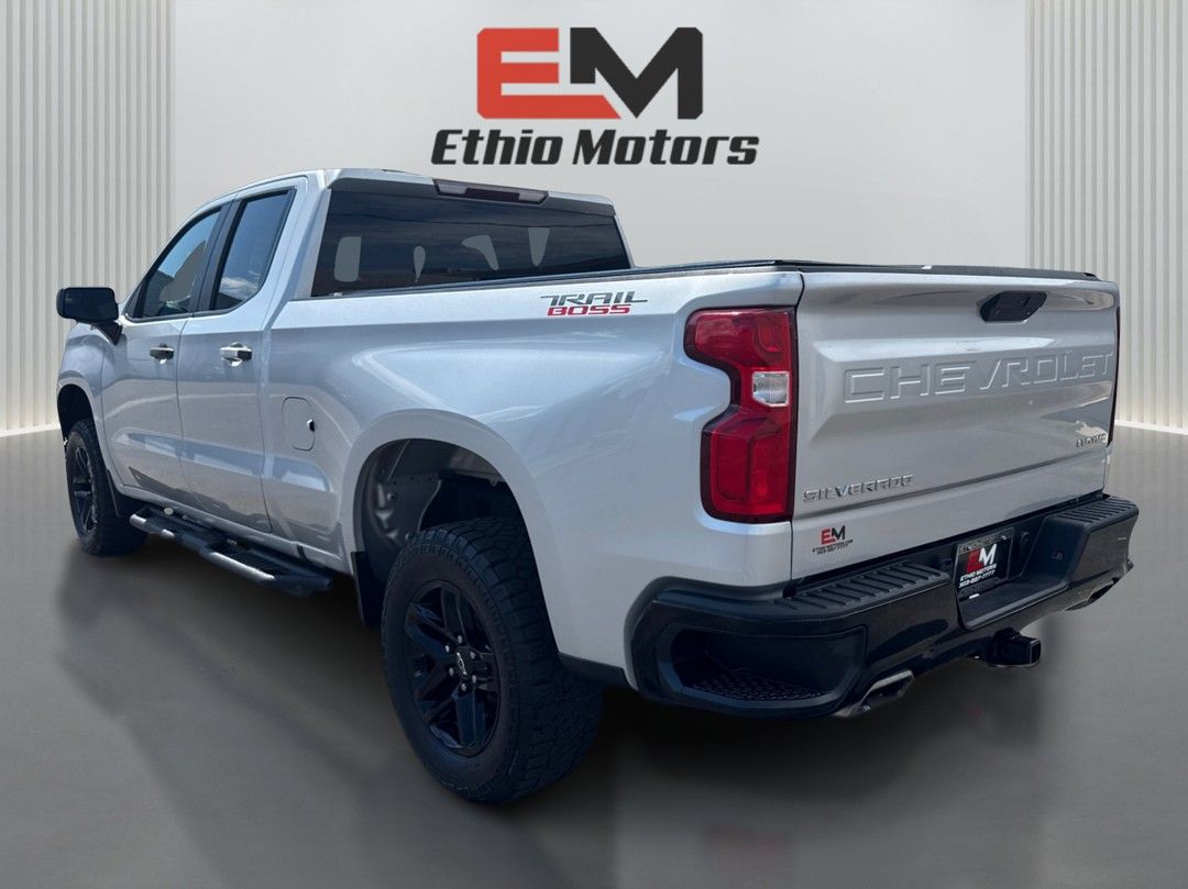 2019 Chevrolet Silverado 1500 Custom Trail Boss photo 2