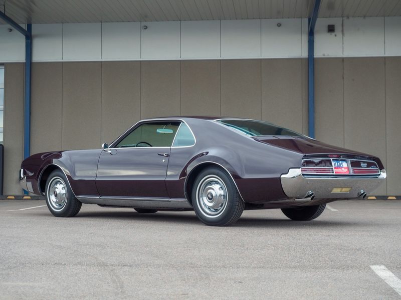 1966 Oldsmobile Toronado アメ車　絶版 The Revolutionary 1966 Oldsmobile Toronado