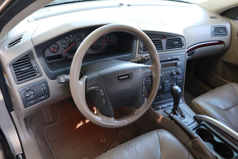 2001 Volvo V70 XC | Victory Motors of Colorado
