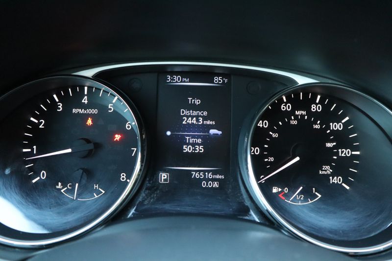 2016 Nissan Rogue Photos