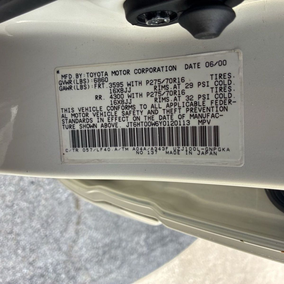 2000 Lexus LX 470 30