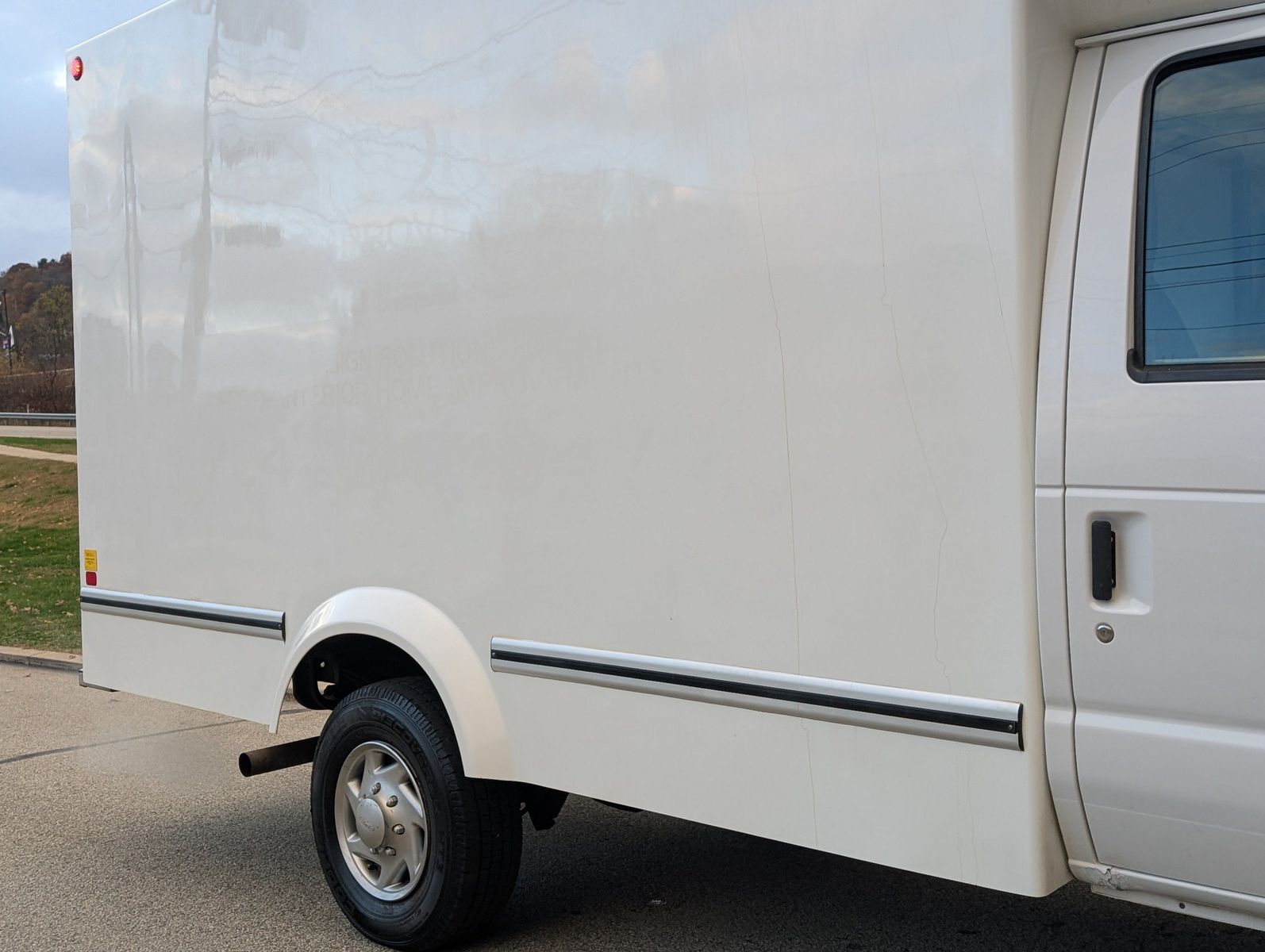 2015 Ford E-Series 17