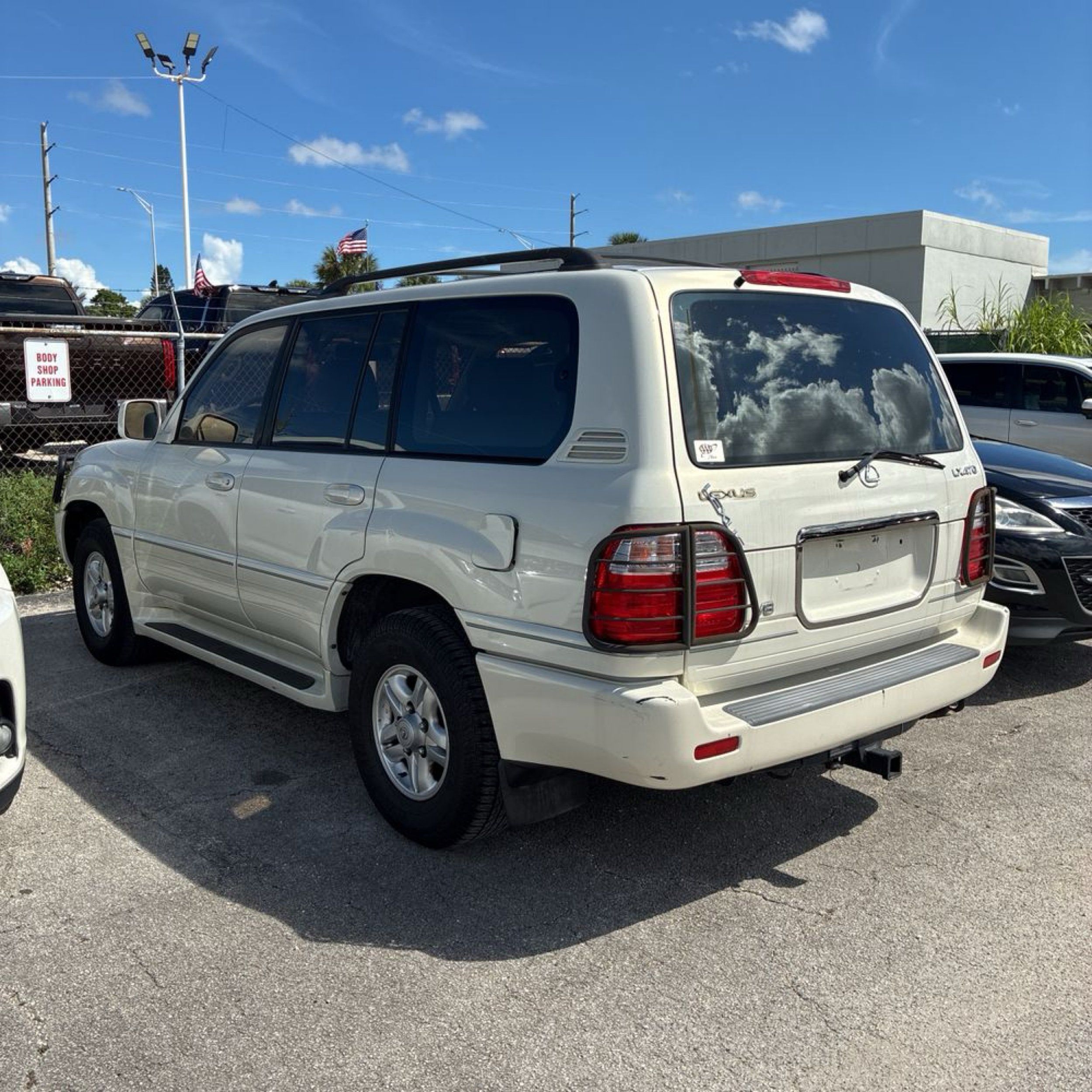 2000 Lexus LX 470 photo 27