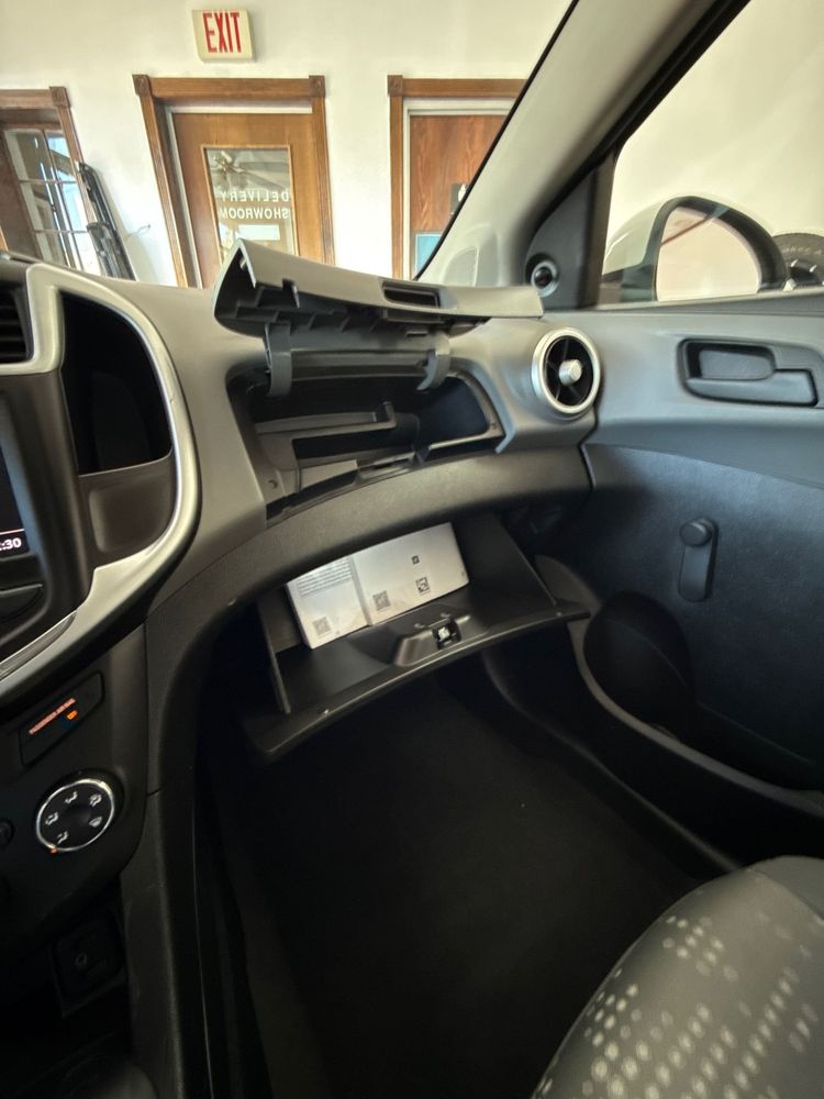 2020 Chevrolet Sonic LT photo 32