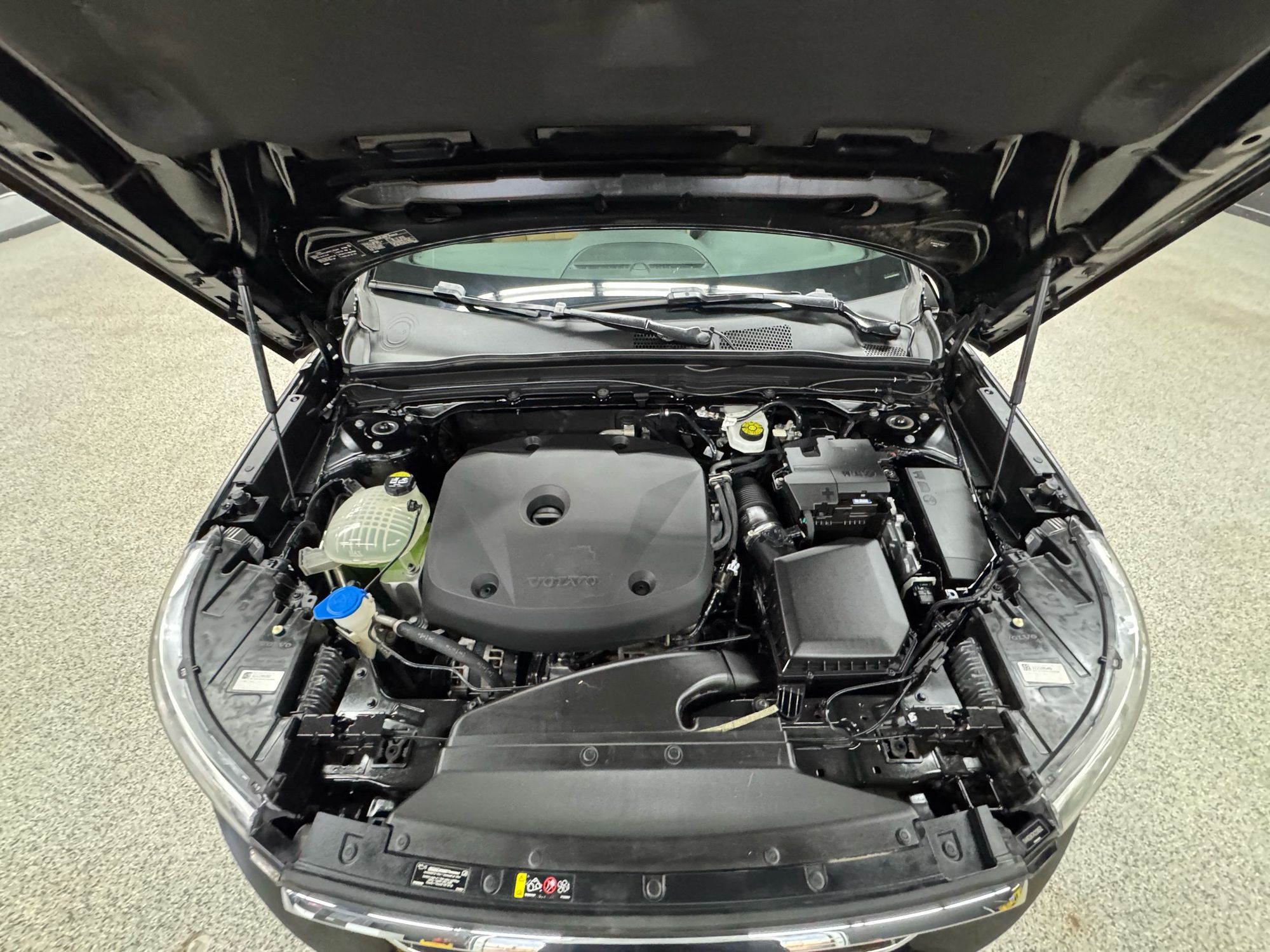 2019 Volvo XC40 T5 Momentum photo 40