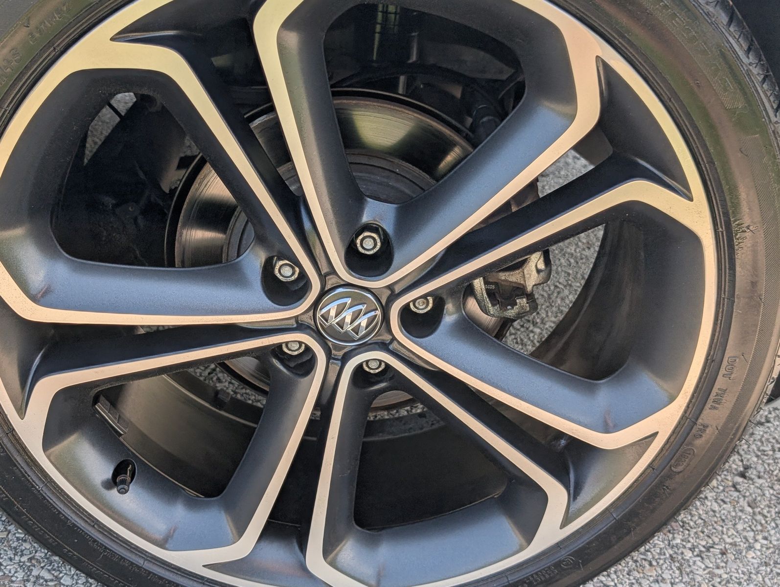 2016 Buick Cascada 39