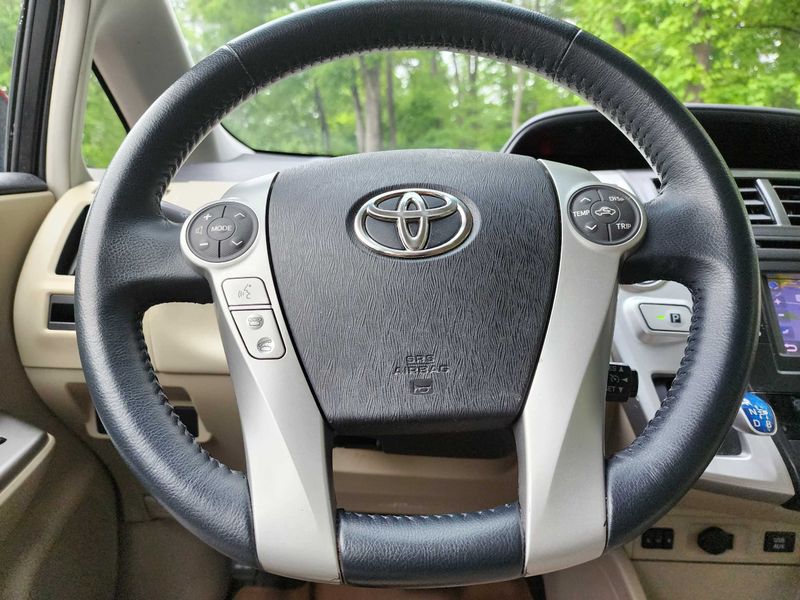 2013 toyota prius on sale steering wheel size