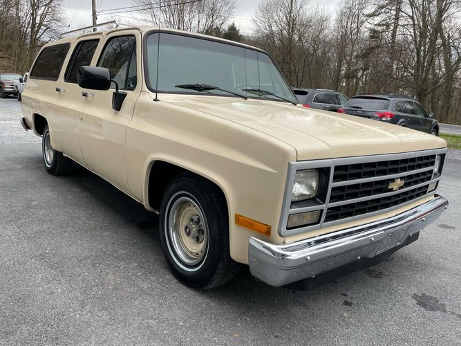 1991 Chevrolet Suburban R1500 | Go Metro America