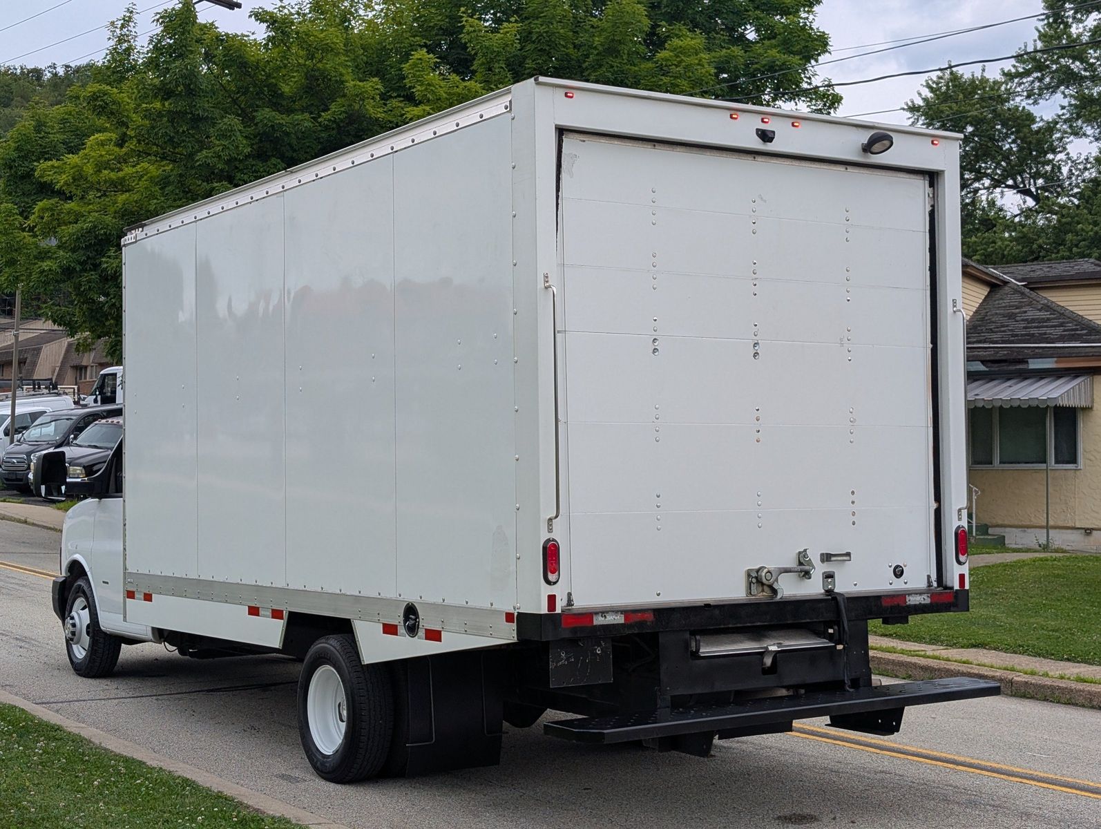 2024 Chevrolet Express Cutaway 35