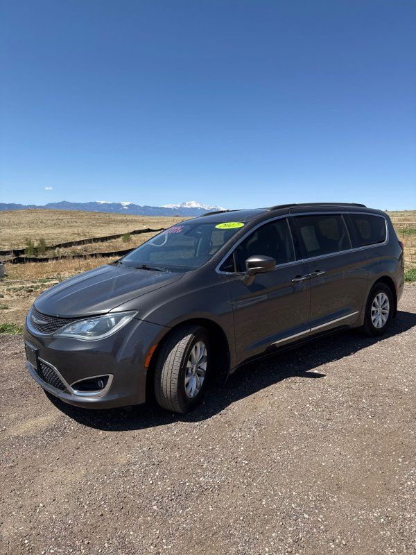 2017 Chrysler Pacifica Touring-L's photo