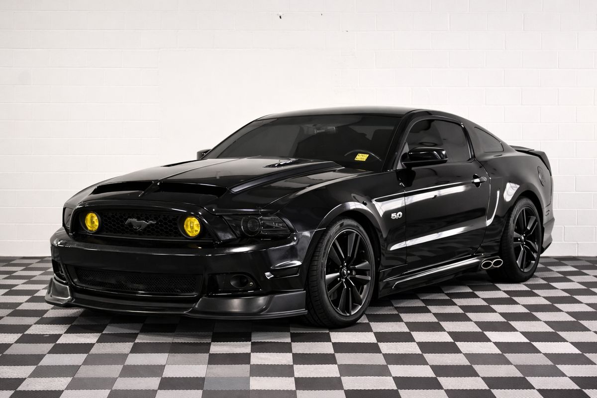 2013 Ford Mustang GT Premium Coupe RWD