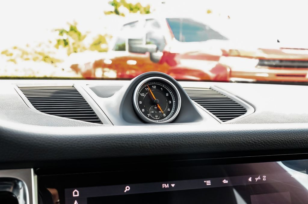 2021 Porsche Macan S - Photo 28