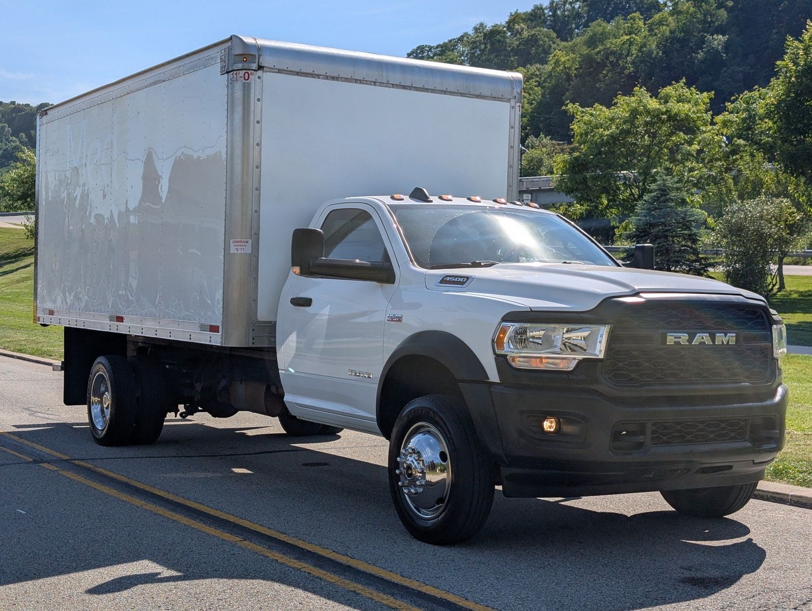 2022 Ram 4500 16' Box Truck 3