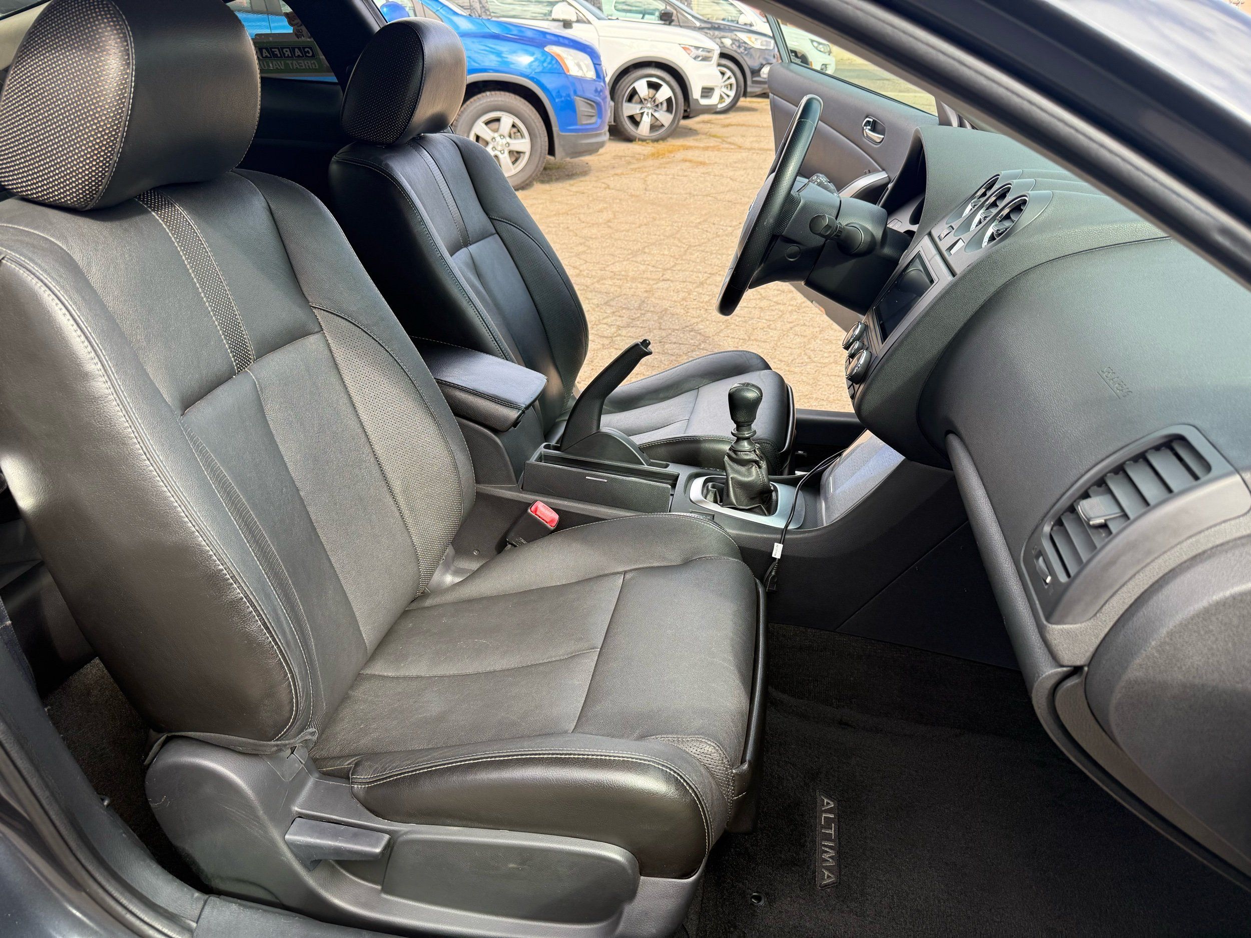 2010 Nissan Altima 3.5 SR photo 13