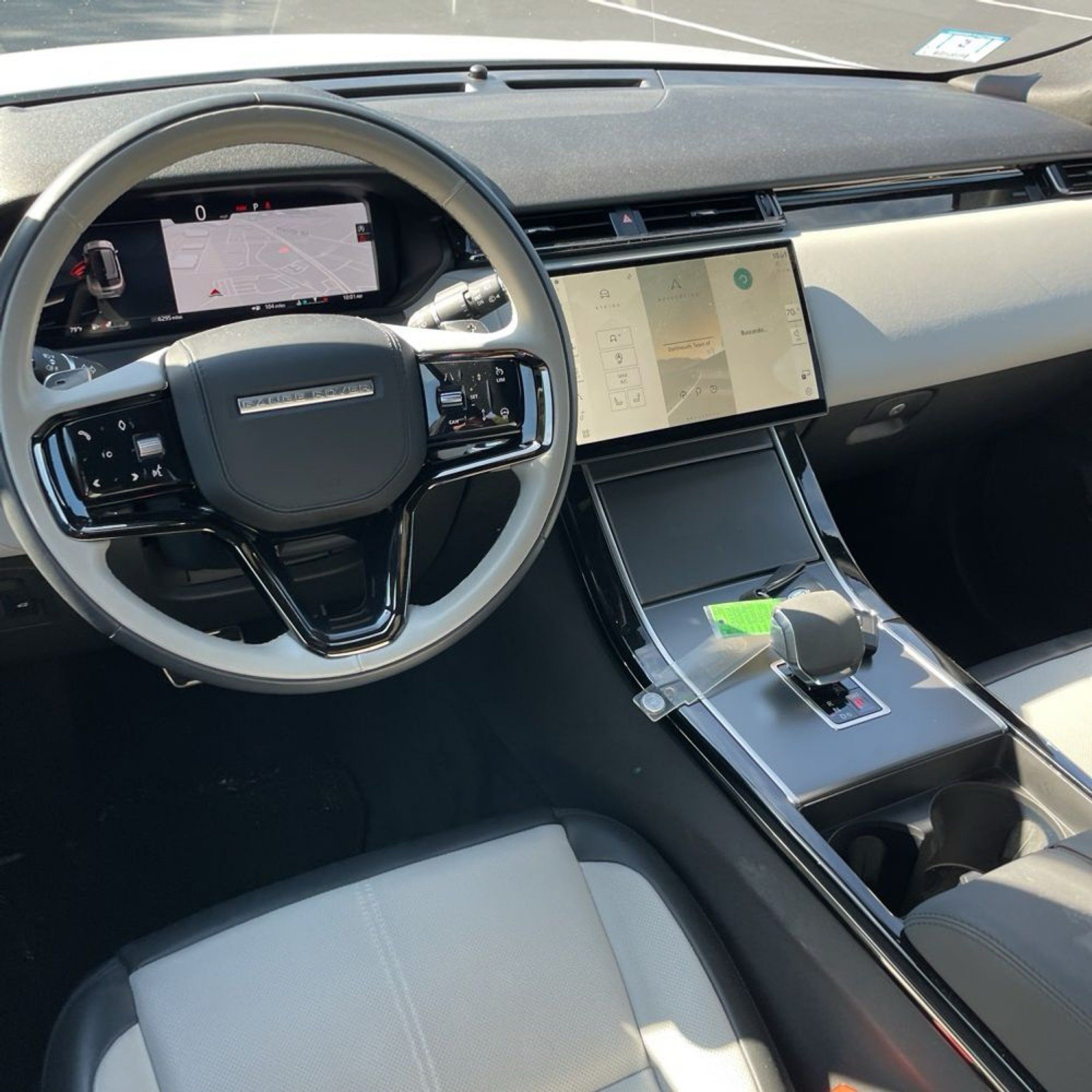 2024 Land Rover Range Rover Velar P250 Dynamic SE photo 9