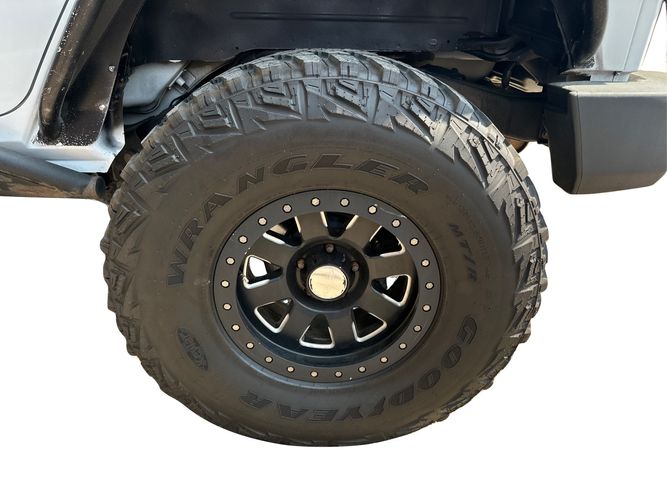 2013 Jeep Wrangler Unlimited Sahara photo 16