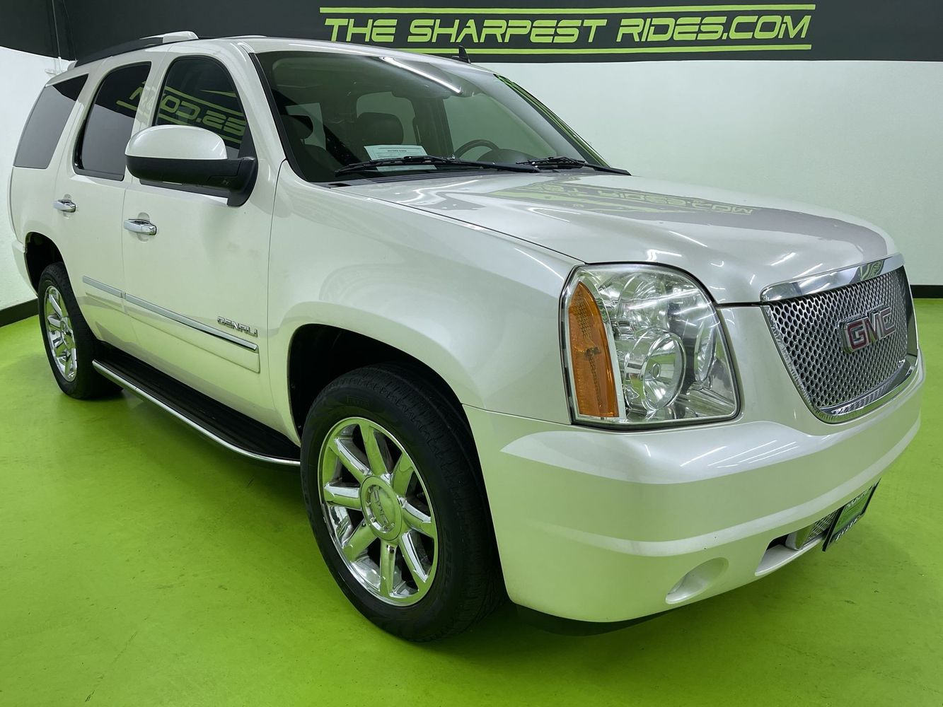 2010 Gmc Yukon Denali photo 2