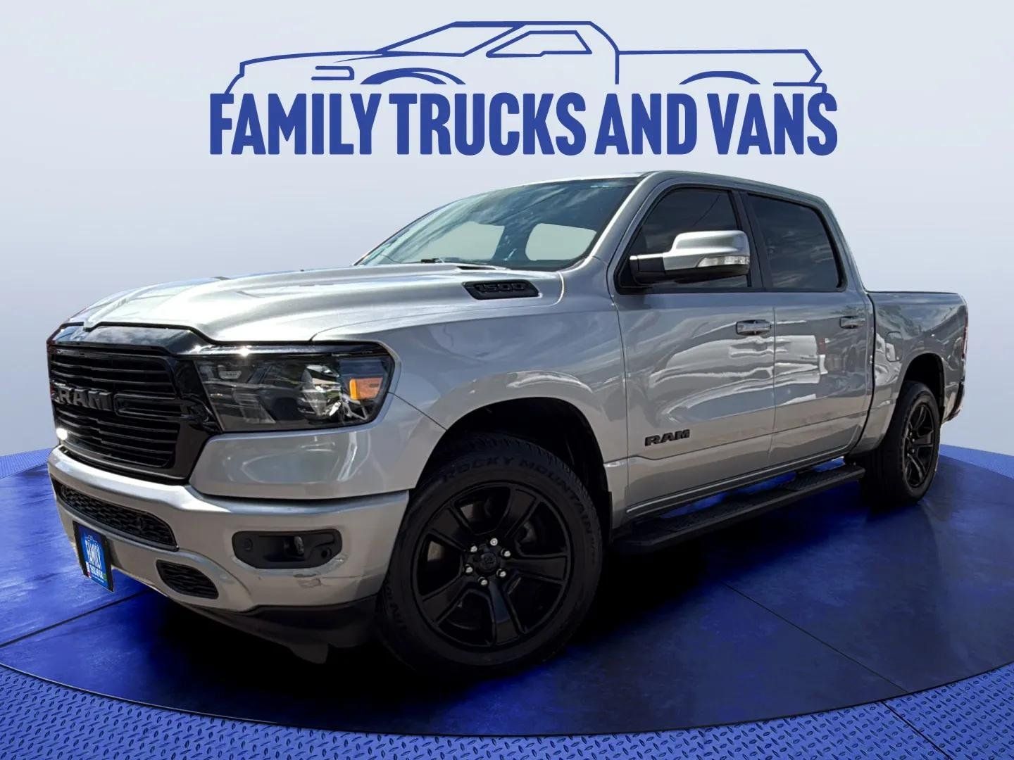 2020 RAM 1500 Big Horn/Lone Star 4x4 Crew Cab 5'7's photo