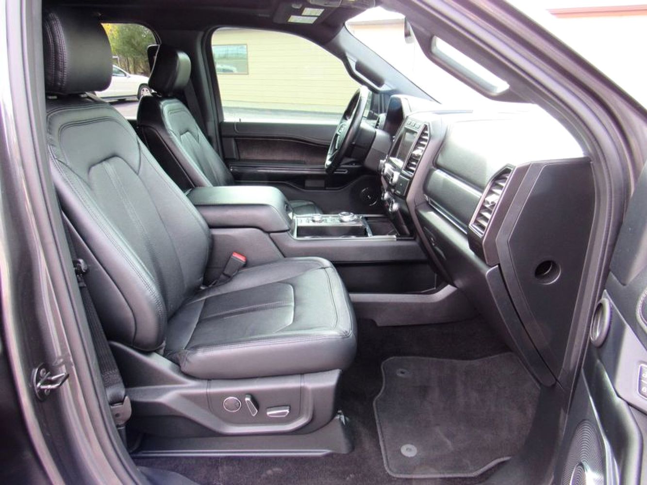 2019 Ford Expedition Limited photo 17