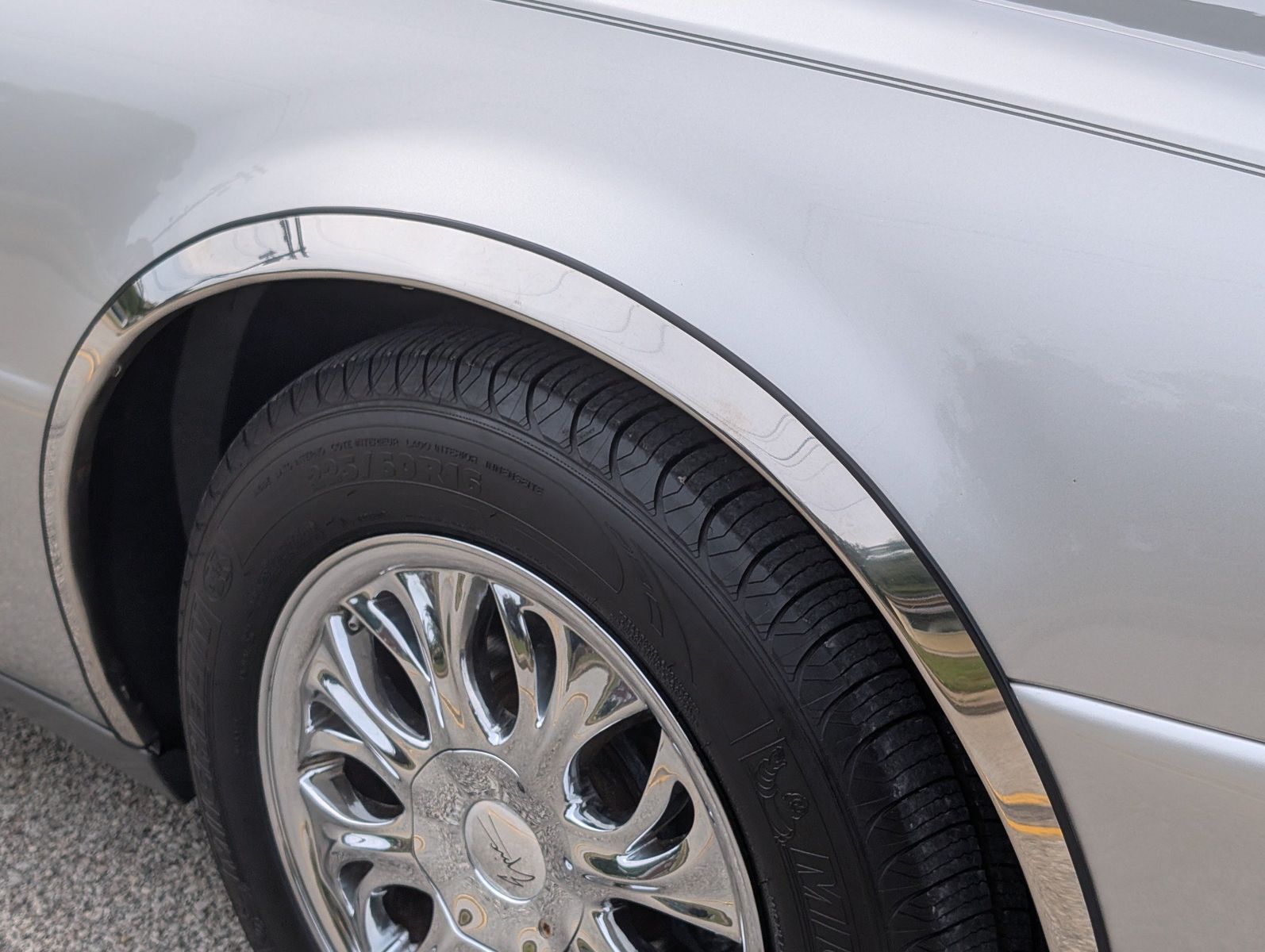 2005 Cadillac DeVille 23