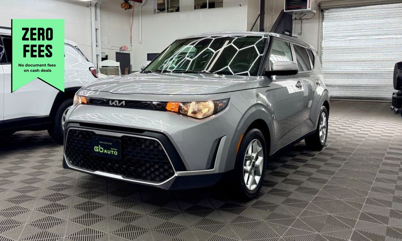 Gray 2025 Kia Soul SUV / Crossover Front-Wheel Drive Continuously Variable Transmission
