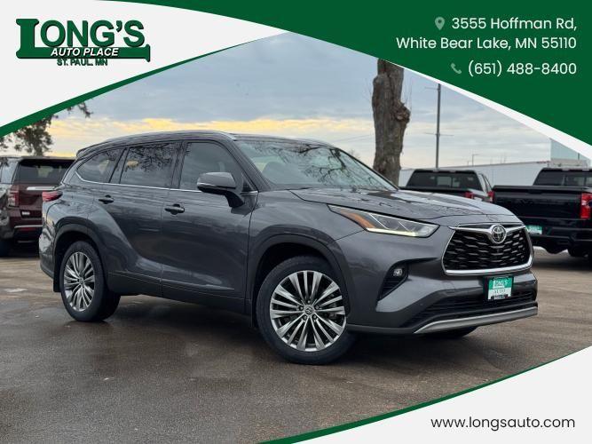 2022 Toyota Highlander Limited's photo
