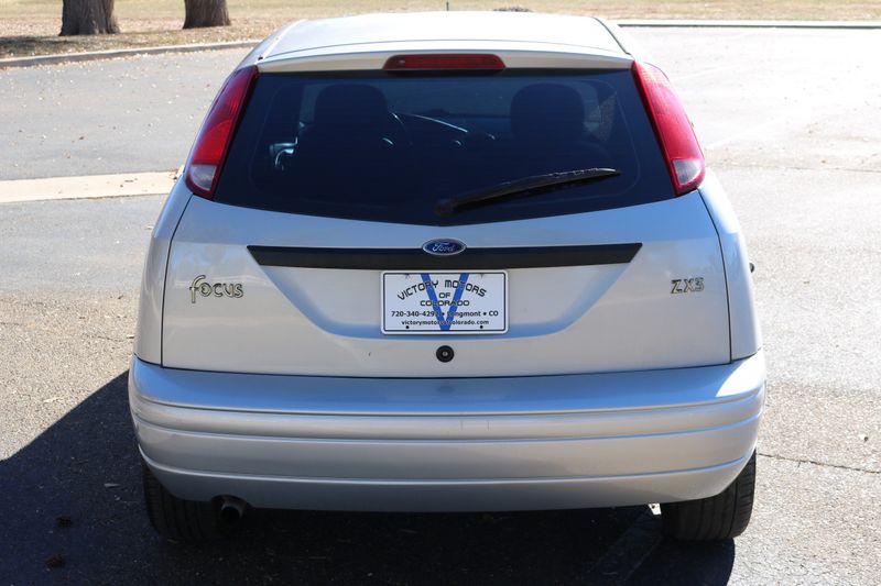 2003 Ford Focus Photos