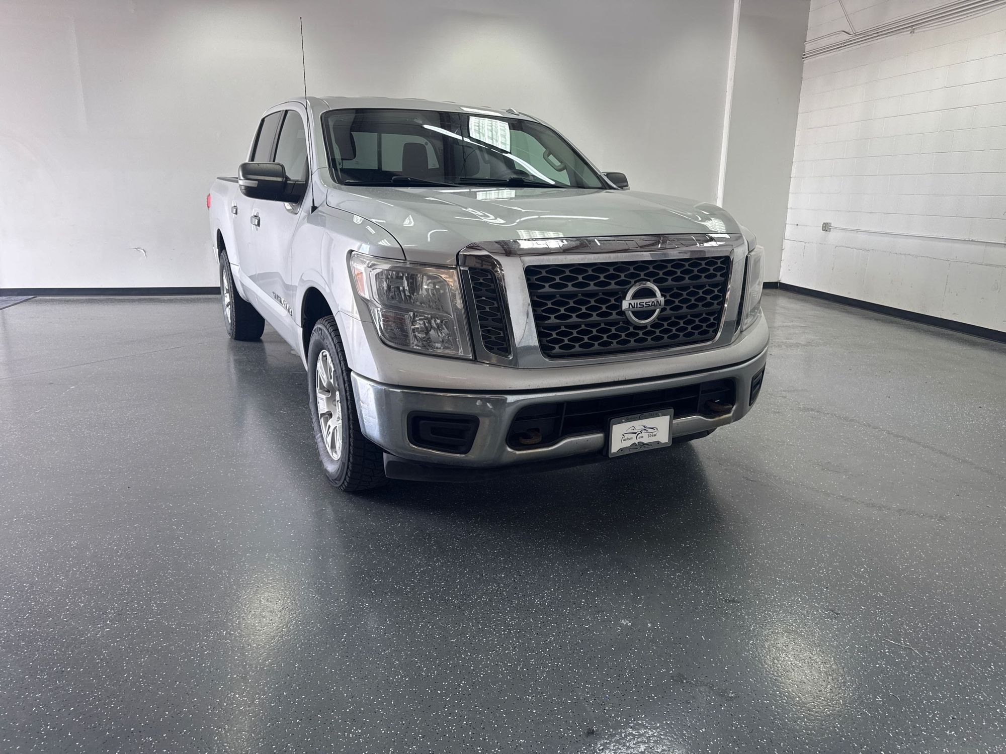 2018 Nissan Titan SV 4X4 Crew Cab's photo