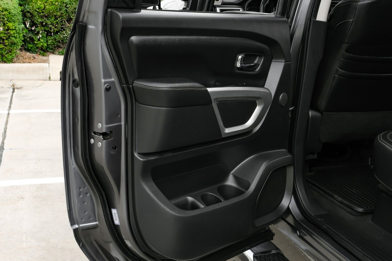 2017 Nissan Titan SL photo 41