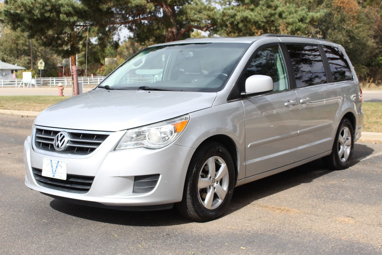 2011 Volkswagen Routan SEL | Victory Motors of Colorado