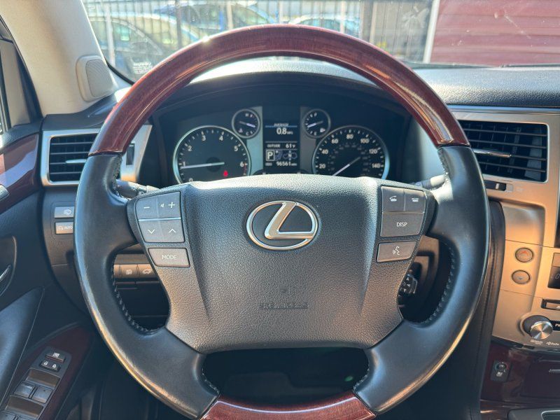 2013 Lexus LX 570 Luxury photo 12