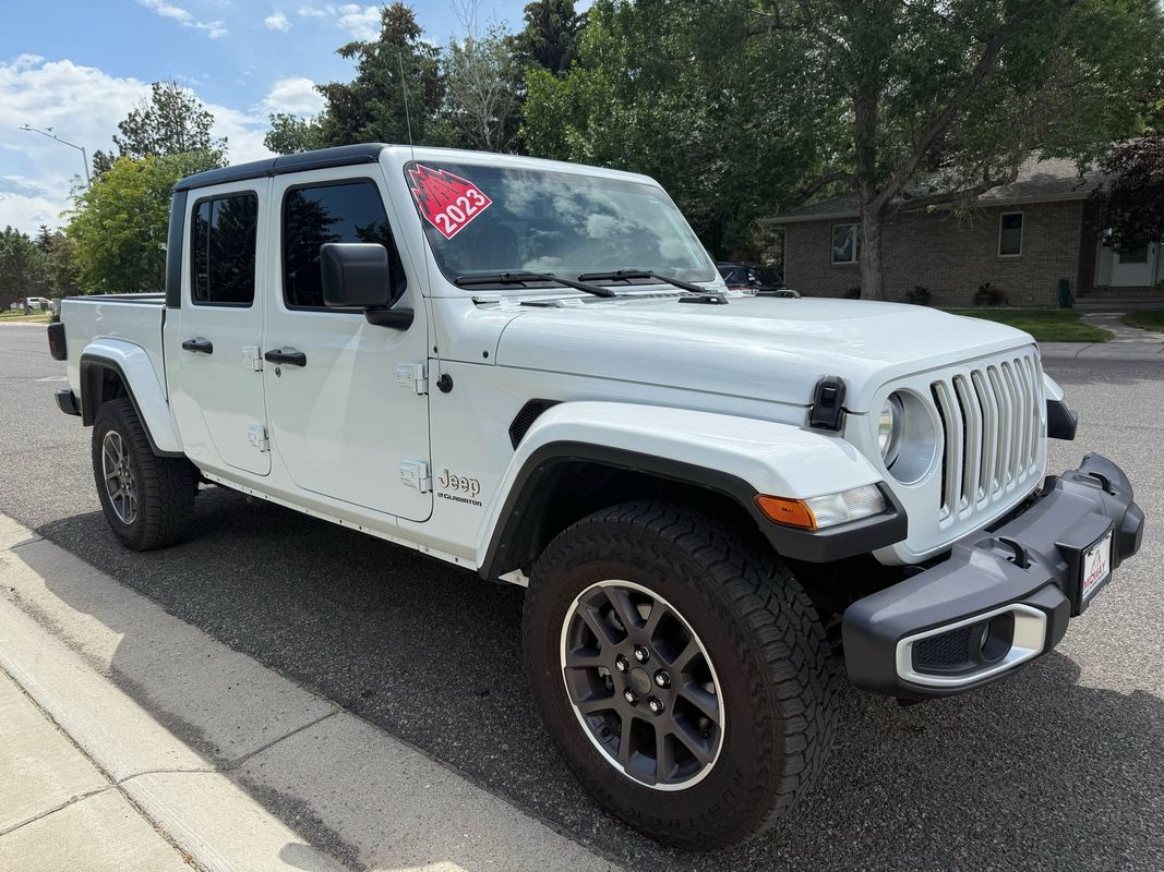 2023 Jeep Gladiator Overland's photo