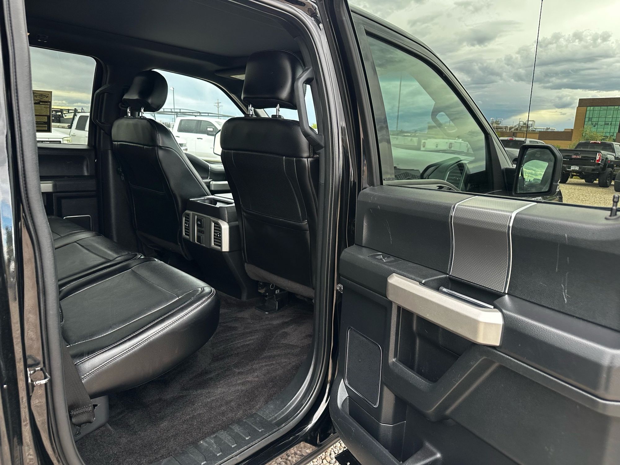 2016 Ford F-150 Lariat photo 19
