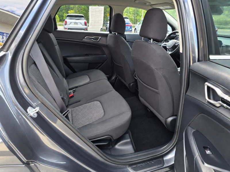 2023 Kia Sportage LX - Photo 16