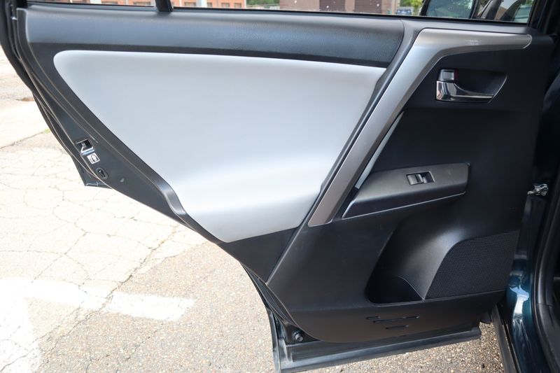 2018 Toyota RAV4 Hybrid XLE | Victory Motors of Colorado