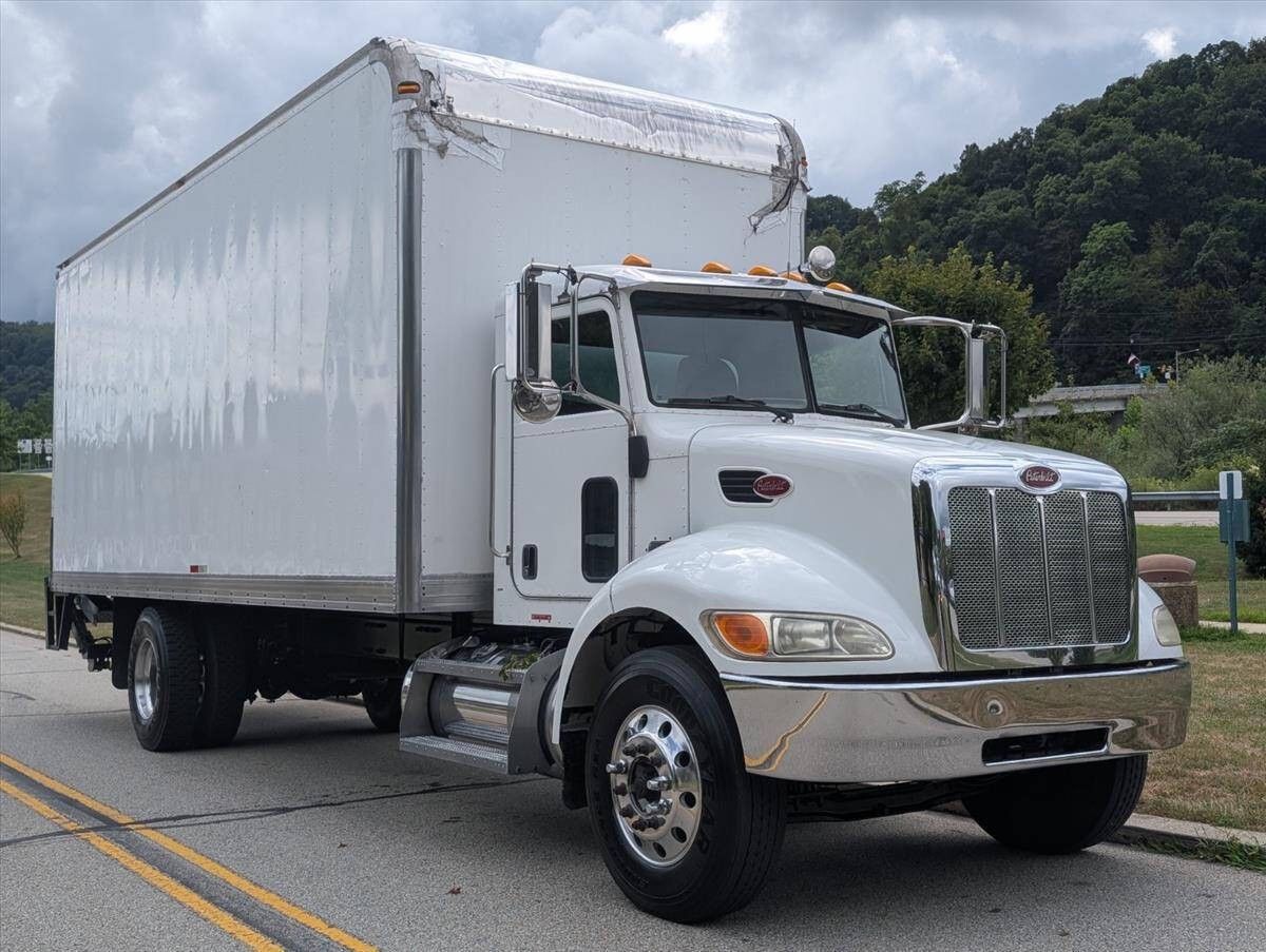 2007 Peterbilt 335 3