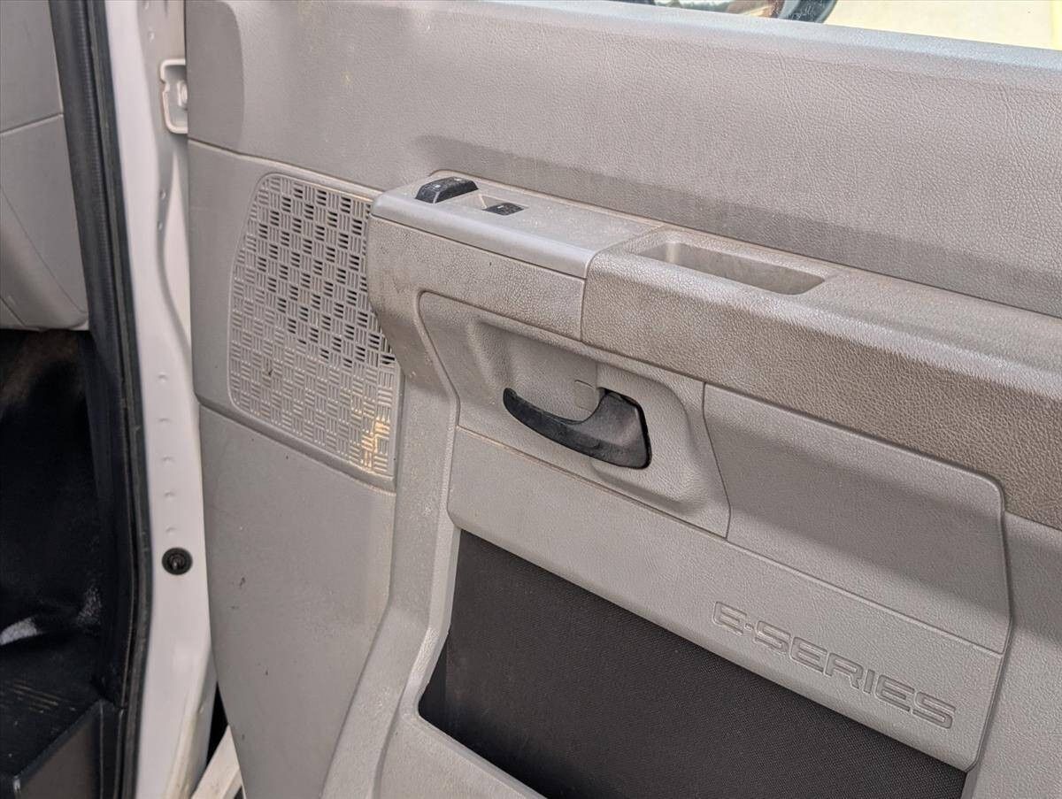 2017 Ford E-Series 25