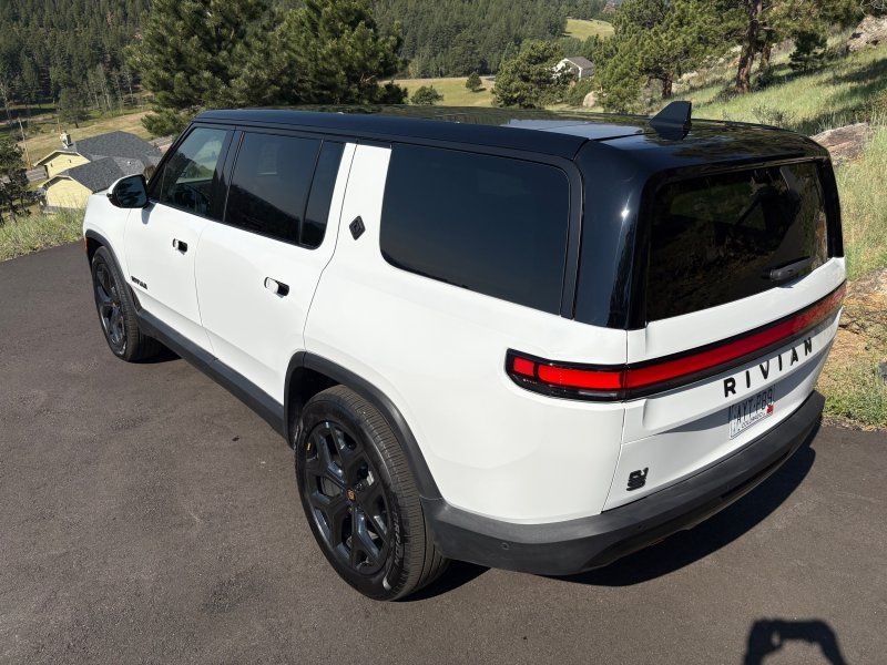 2025 Rivian R1S Adventure - Photo 10