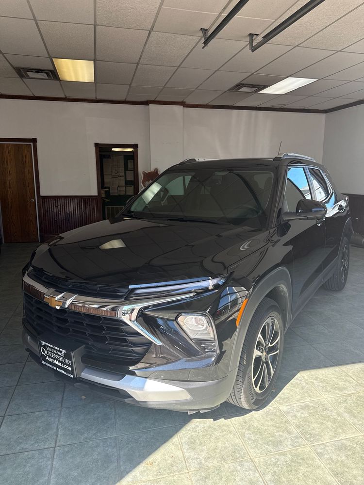 2024 Chevrolet Trailblazer LT photo 2
