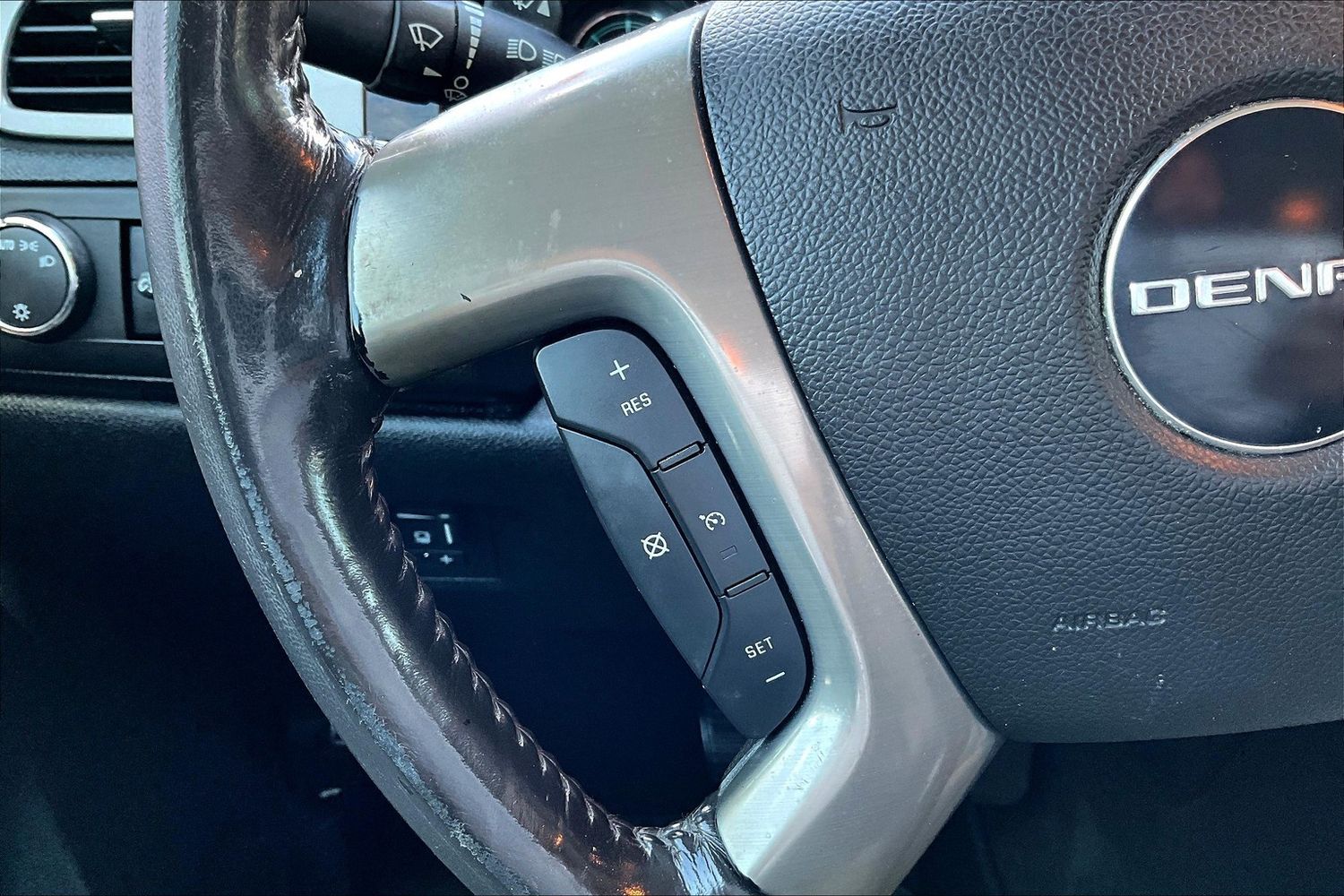 2011 Gmc Sierra Denali photo 17
