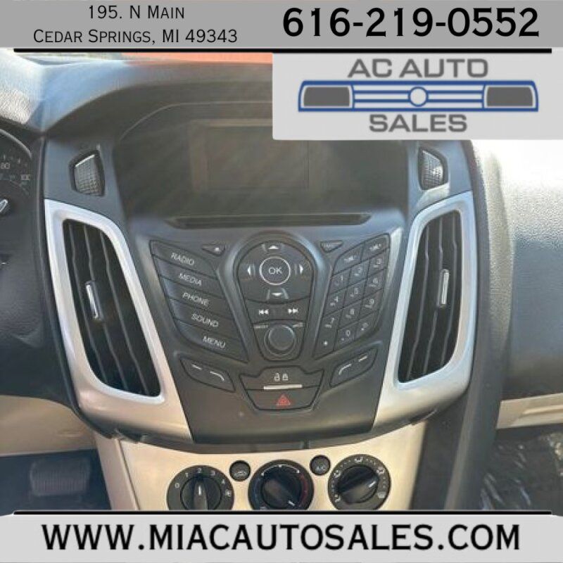 2014 Ford Focus SE photo 3