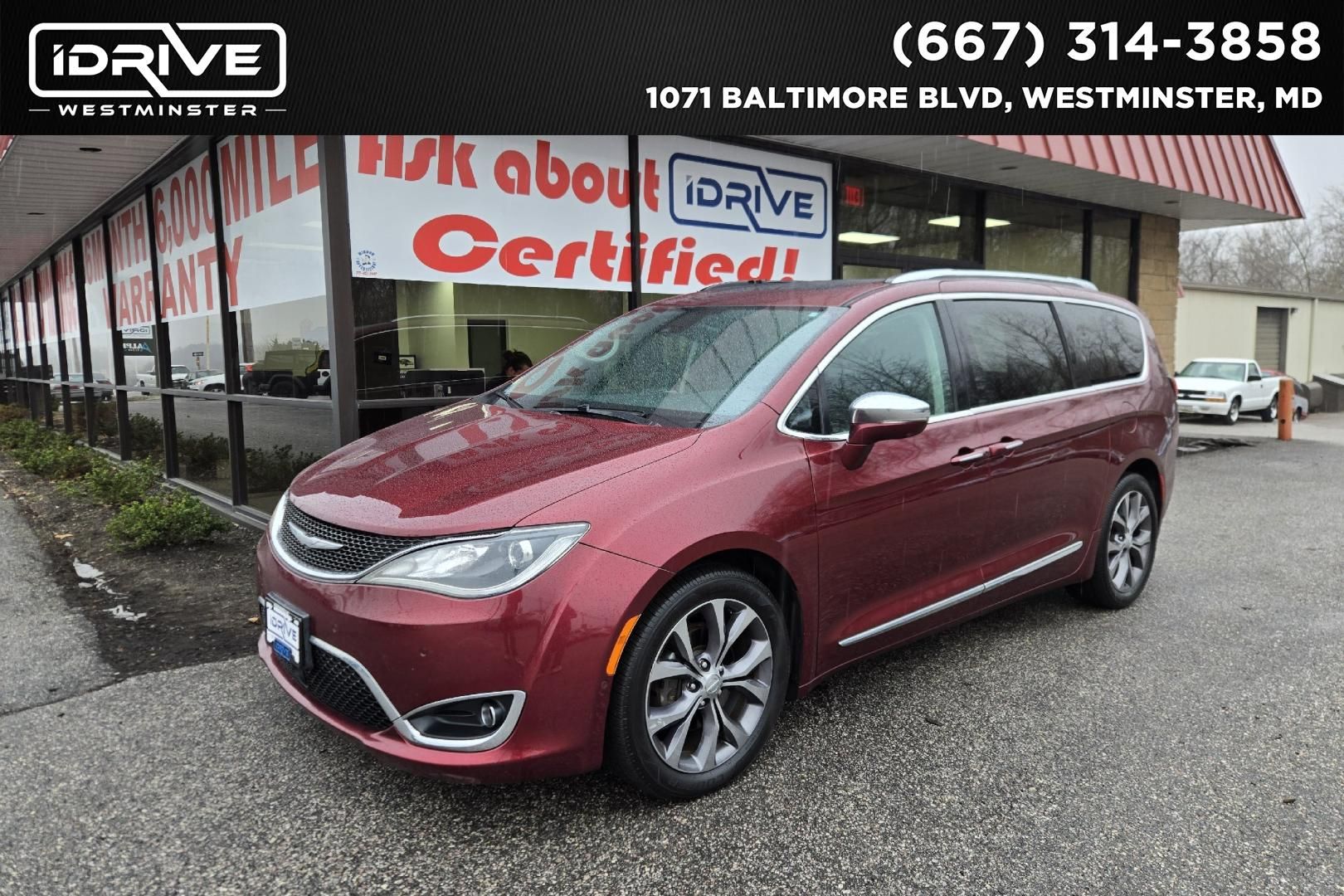 2017 Chrysler Pacifica Limited's photo