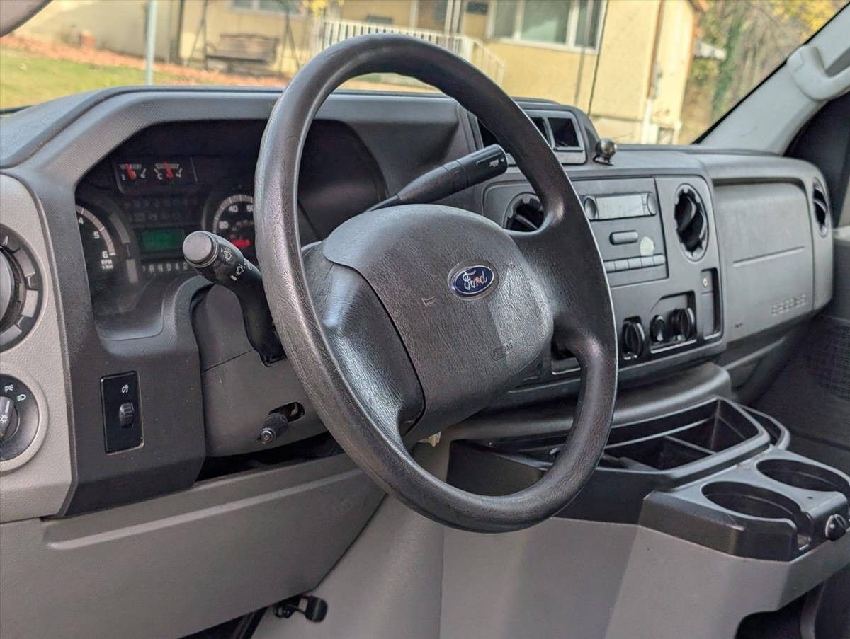 2017 Ford E-Series 57