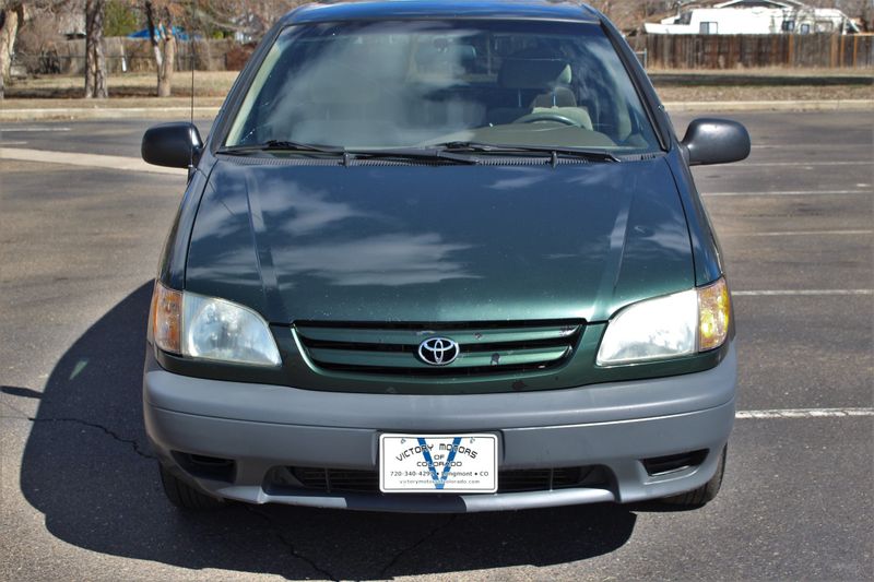 2003 Toyota Sienna Photos