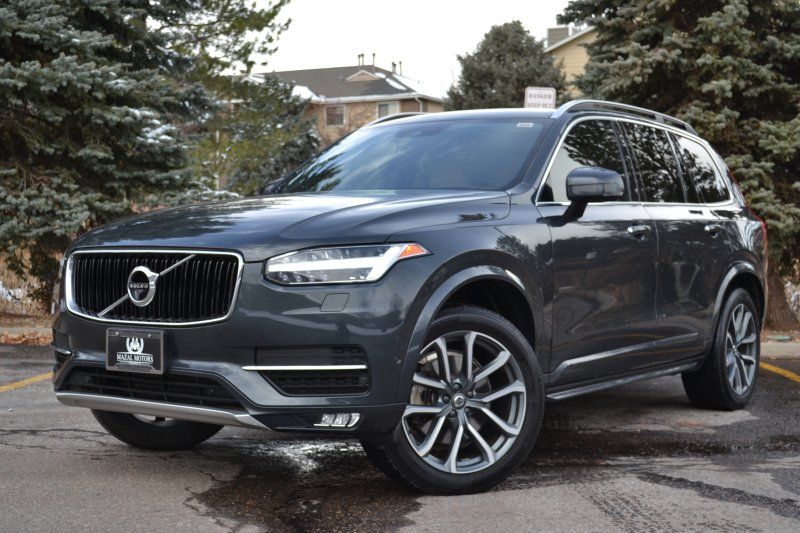 2017 Volvo XC90 T6 Momentum photo 2