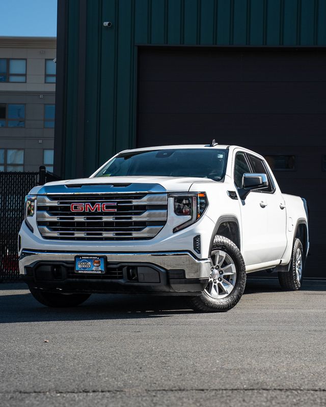 Off white 2022 GMC Sierra 1500 Pickup Truck Four-Wheel Drive 8-Speed Automatic